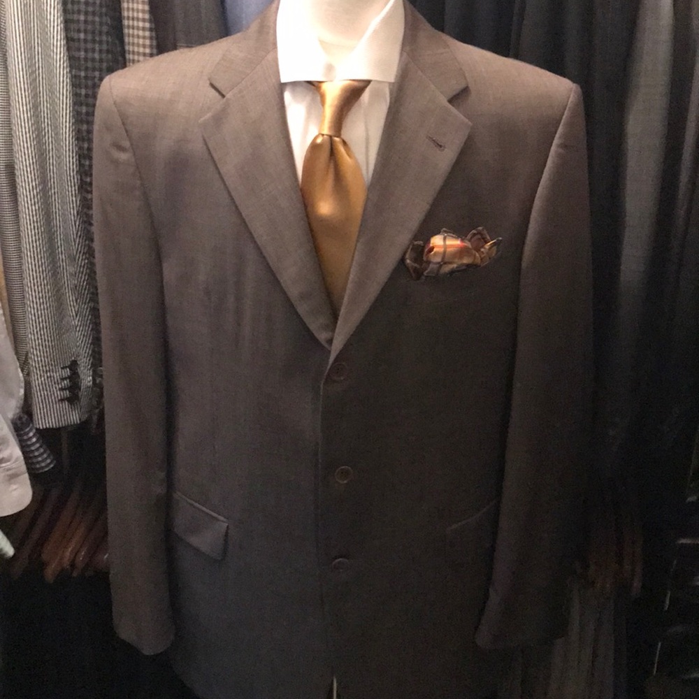 Suit - Picture 3 of 5